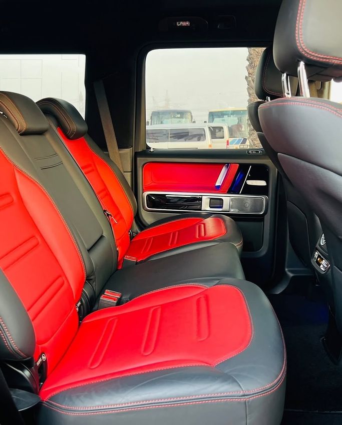 Подержанный Mercedes-Benz G-Class AMG 63 AMG II (W463), 4.0 л, 2020 в Дубае от Lakhani Motors Белый цвет. Японская | AUTO.AE