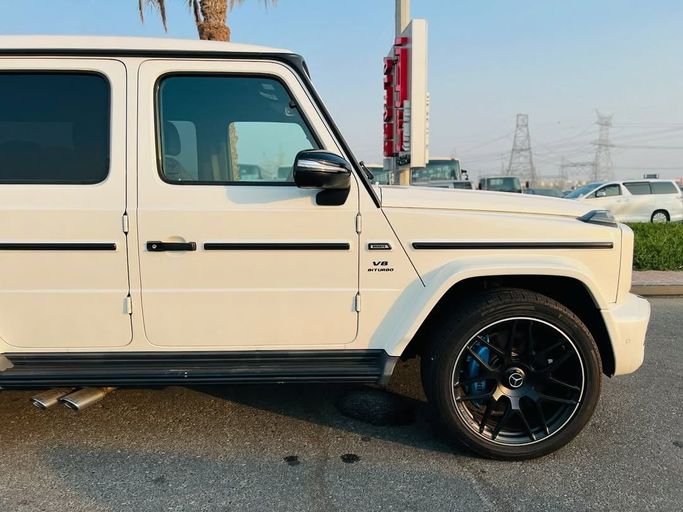 Подержанный Mercedes-Benz G-Class AMG 63 AMG II (W463), 4.0 л, 2020 в Дубае от Lakhani Motors Белый цвет. Японская | AUTO.AE