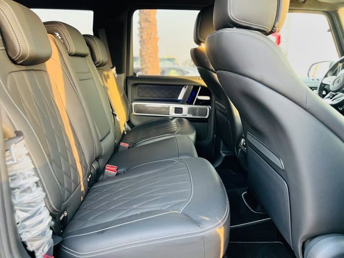 Подержанный Mercedes-Benz G-Class AMG 63 AMG II (W463), 4.0 л, 2020 в Дубае от Lakhani Motors Белый цвет. Японская | AUTO.AE