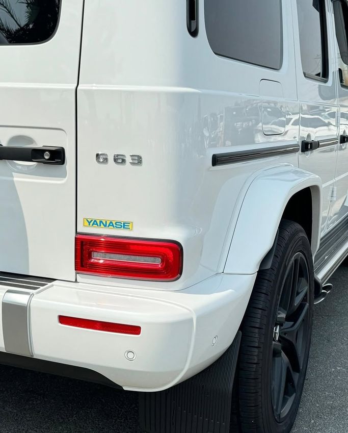 Used Mercedes-Benz G-Class AMG 63 AMG II (W463), 4.0 l, 2023 in Dubai by Lakhani Motors, White color. Japanese Specs | AUTO.AE