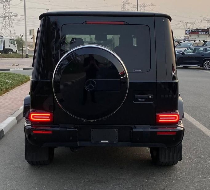 Подержанный Mercedes-Benz G-Class AMG 63 AMG II (W463), 4.0 л, 2021 в Дубае от Lakhani Motors Черный цвет. Японская | AUTO.AE