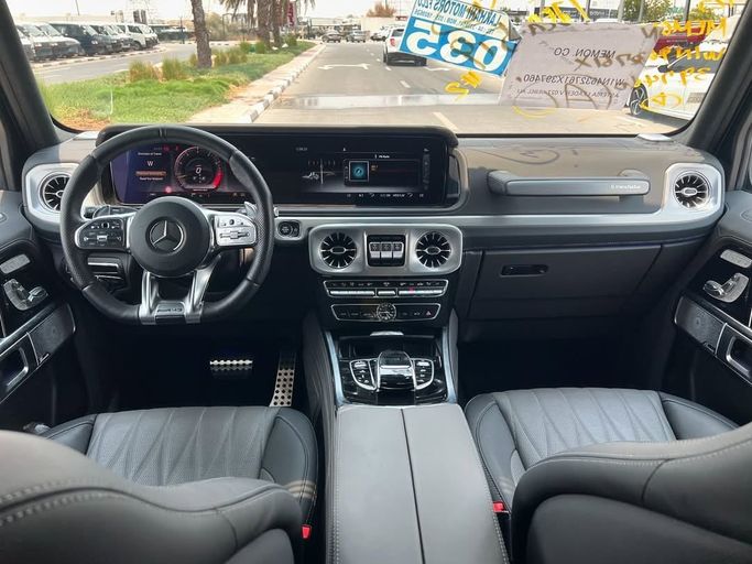 Подержанный Mercedes-Benz G-Class AMG 63 AMG II (W463), 4.0 л, 2021 в Дубае от Lakhani Motors Белый цвет. Японская | AUTO.AE