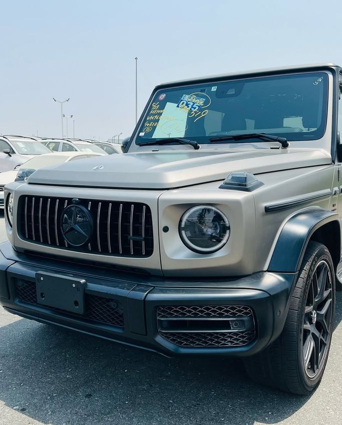 Подержанный Mercedes-Benz G-Class AMG 63 AMG II (W463), 4.0 л, 2021 в Дубае от Lakhani Motors Серебристый цвет. Японская | AUTO.AE