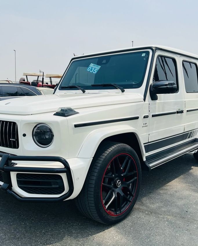 Подержанный Mercedes-Benz G-Class AMG 63 AMG II (W465) Рестайлинг, 4.0 л, 2024 в Дубае от Lakhani Motors Белый цвет. Японская | AUTO.AE