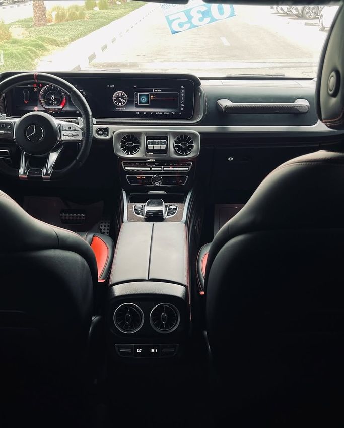 Подержанный Mercedes-Benz G-Class AMG 63 AMG II (W465) Рестайлинг, 4.0 л, 2024 в Дубае от Lakhani Motors Белый цвет. Японская | AUTO.AE