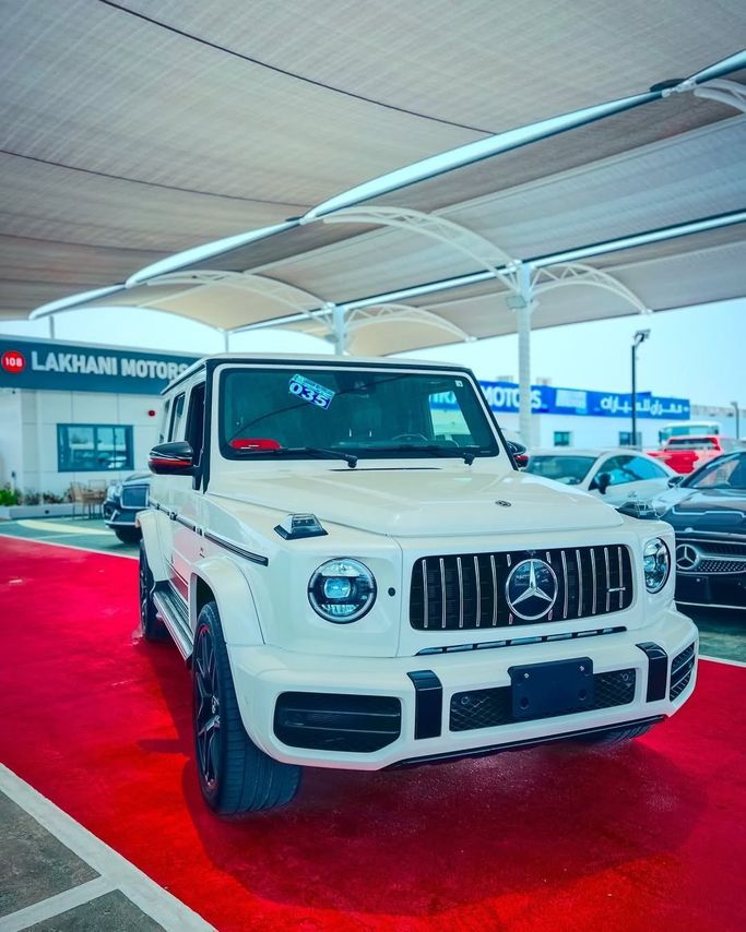 Подержанный Mercedes-Benz G-Class AMG 63 AMG II (W465) Рестайлинг, 4.0 л, 2024 в Дубае от Lakhani Motors Белый цвет. Японская | AUTO.AE