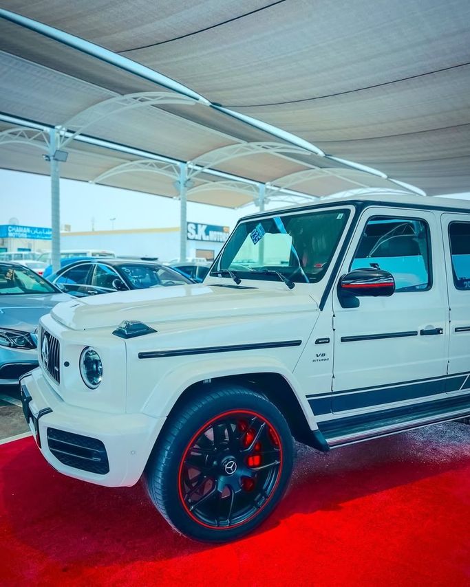 Подержанный Mercedes-Benz G-Class AMG 63 AMG II (W465) Рестайлинг, 4.0 л, 2024 в Дубае от Lakhani Motors Белый цвет. Японская | AUTO.AE