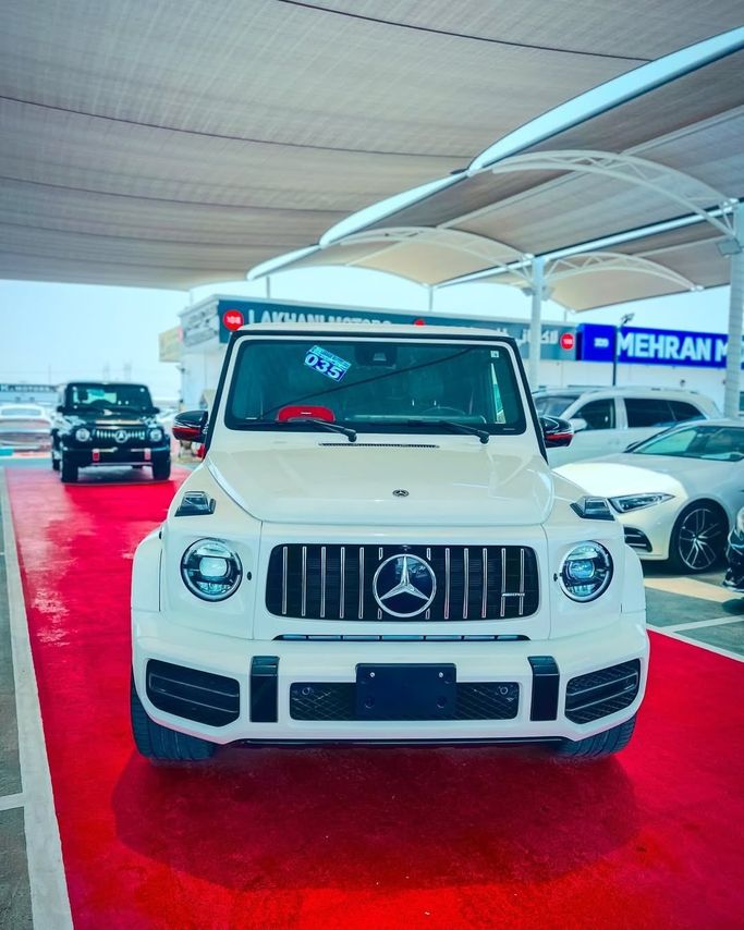 Подержанный Mercedes-Benz G-Class AMG 63 AMG II (W465) Рестайлинг, 4.0 л, 2024 в Дубае от Lakhani Motors Белый цвет. Японская | AUTO.AE