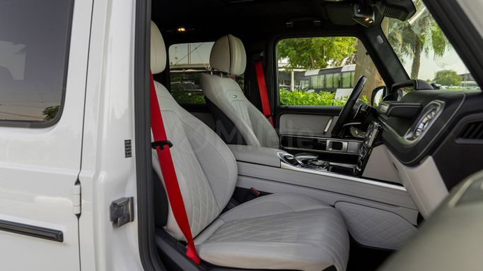Подержанный Mercedes-Benz G-Class AMG 63 AMG II (W463), 4.0 л, 2022 в Дубае от Milele Белый цвет. Other | AUTO.AE