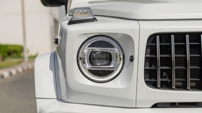 Подержанный Mercedes-Benz G-Class AMG 63 AMG II (W463), 4.0 л, 2022 в Дубае от Milele Белый цвет. Other | AUTO.AE