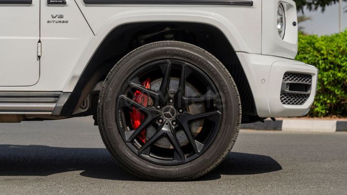 Подержанный Mercedes-Benz G-Class AMG 63 AMG II (W463), 4.0 л, 2022 в Дубае от Milele Белый цвет. Other | AUTO.AE