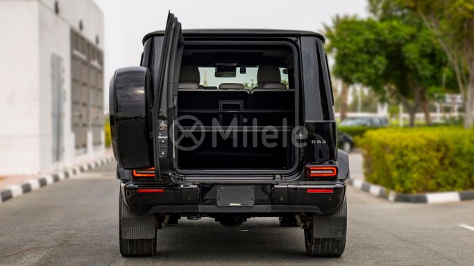 Подержанный Mercedes-Benz G-Class AMG 63 AMG II (W463), 4.0 л, 2021 в Дубае от Milele Черный цвет. Other | AUTO.AE