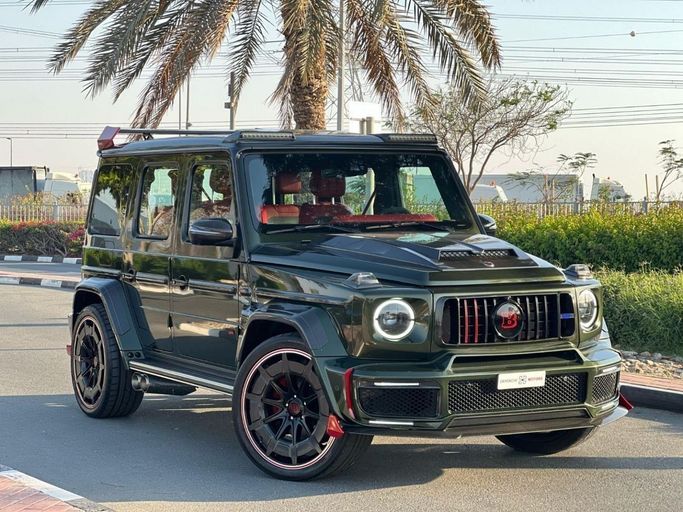 Подержанный Mercedes-Benz G-Class AMG Brabus 900 II (W463), 6.3 л, 2021 в Дубае от Drivenchy Motors Зеленый цвет. GCC | AUTO.AE