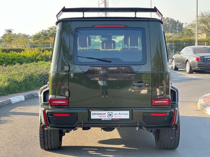 Подержанный Mercedes-Benz G-Class AMG Brabus 900 II (W463), 6.3 л, 2021 в Дубае от Drivenchy Motors Зеленый цвет. GCC | AUTO.AE