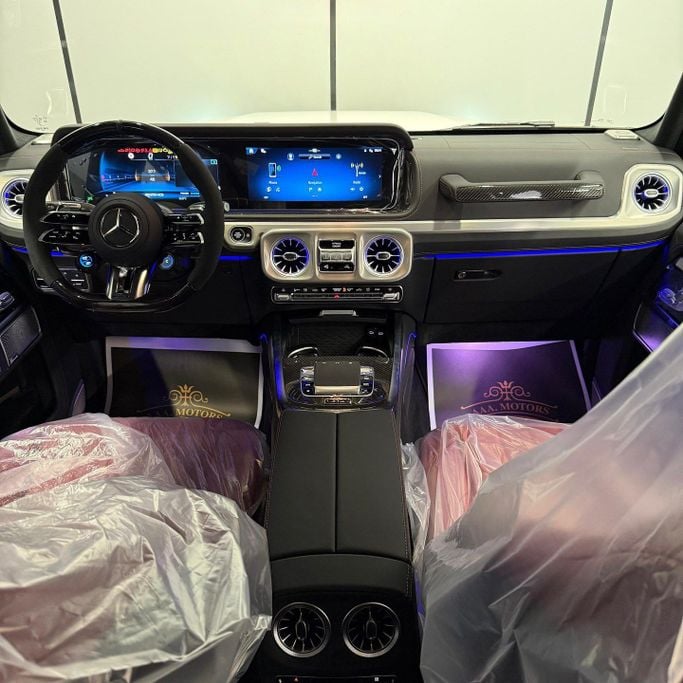 Подержанный Mercedes-Benz G-Class AMG 63 AMG II (W465) Рестайлинг, 4.0 л, 2025 в Дубае от AAA Motors Белый цвет. GCC | AUTO.AE