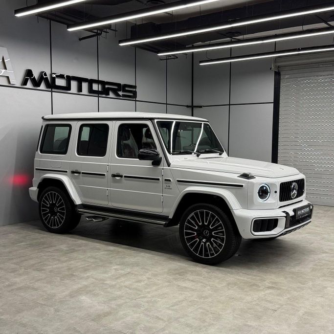 Подержанный Mercedes-Benz G-Class AMG 63 AMG II (W465) Рестайлинг, 4.0 л, 2025 в Дубае от AAA Motors Белый цвет. GCC | AUTO.AE