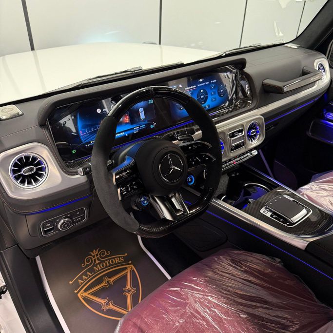 Подержанный Mercedes-Benz G-Class AMG 63 AMG II (W465) Рестайлинг, 4.0 л, 2025 в Дубае от AAA Motors Белый цвет. GCC | AUTO.AE