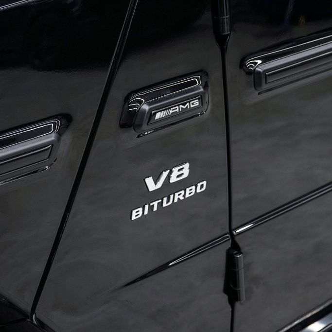 Подержанный Mercedes-Benz G-Class AMG 63 AMG II (W463), 4.0 л, 2023 в Дубае от AAA Motors Черный цвет. Европейская | AUTO.AE