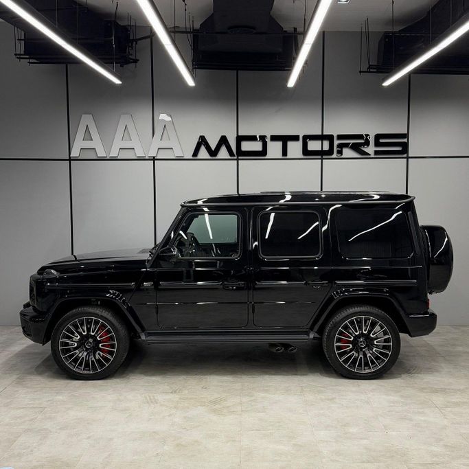 جديدة Mercedes-Benz G-Class AMG 63 AMG عملية شد الوجه II (W465), 4.0 l, 2025 في في دبي من AAA Motors، اللون أسود. المواصفات الأوروبية | AUTO.AE