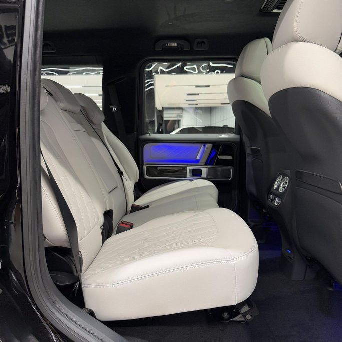جديدة Mercedes-Benz G-Class AMG 63 AMG عملية شد الوجه II (W465), 4.0 l, 2025 في في دبي من AAA Motors، اللون أسود. مواصفات الخليج | AUTO.AE