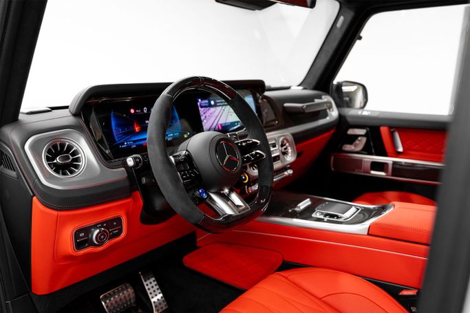 جديدة Mercedes-Benz G-Class AMG 63 AMG عملية شد الوجه II (W465), 4.0 l, 2025 في في دبي من PUPIL OF FATE MOTORS، اللون أبيض. مواصفات الخليج | AUTO.AE