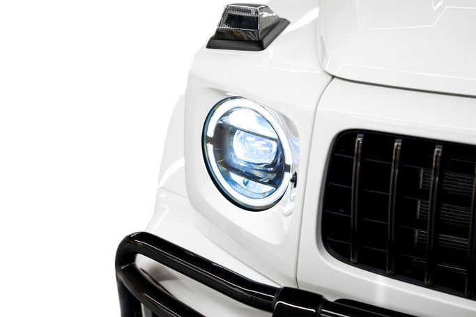 جديدة Mercedes-Benz G-Class AMG 63 AMG عملية شد الوجه II (W465), 4.0 l, 2025 في في دبي من PUPIL OF FATE MOTORS، اللون أبيض. مواصفات الخليج | AUTO.AE