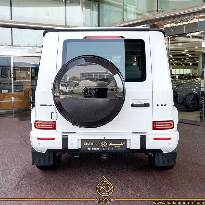 Подержанный Mercedes-Benz G-Class AMG 63 AMG II (W465) Рестайлинг, 4.0 л, 2025 в Дубае от Q Motors Белый цвет. GCC | AUTO.AE