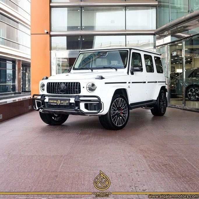 Подержанный Mercedes-Benz G-Class AMG 63 AMG II (W465) Рестайлинг, 4.0 л, 2025 в Дубае от Q Motors Белый цвет. GCC | AUTO.AE