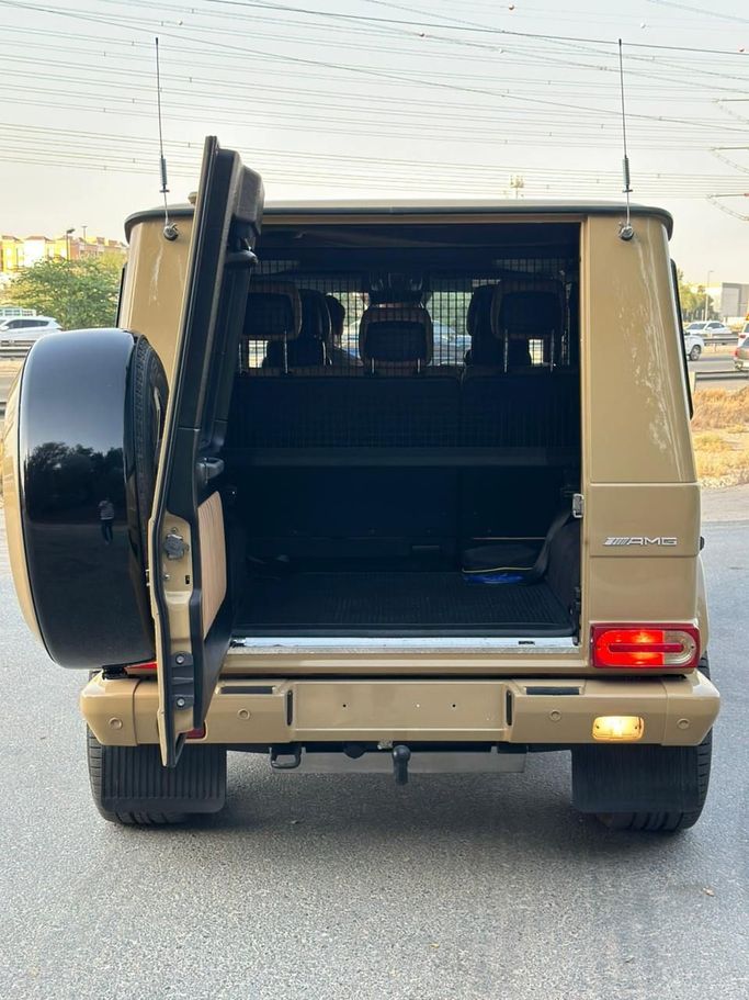 Подержанный Mercedes-Benz G-Class AMG 63 AMG I (W463) Рестайлинг 2, 5.5 л, 2015 в Дубае от Alzahiah Cars Золотистый цвет. GCC | AUTO.AE