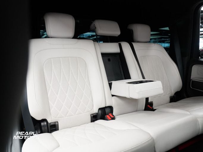 Подержанный Mercedes-Benz G-Class AMG 63 AMG II (W463), 4.0 л, 2023 в Дубае от Pearl Motors Черный цвет. GCC | AUTO.AE