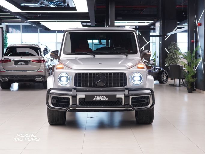 Подержанный Mercedes-Benz G-Class AMG 63 AMG II (W463), 4.0 л, 2023 в Дубае от Pearl Motors Серебристый цвет. GCC | AUTO.AE