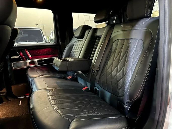 Подержанный Mercedes-Benz G-Class AMG 63 AMG II (W463), 4.0 л, 2022 в Дубае от Auto Bank Motors Белый цвет. Корейская | AUTO.AE
