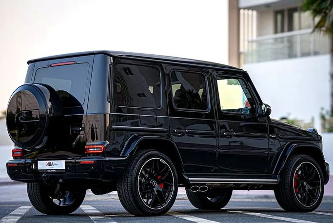 Подержанный Mercedes-Benz G-Class AMG 63 AMG II (W463), 4.0 л, 2024 в Дубае от MBA Motors Черный цвет. Европейская | AUTO.AE