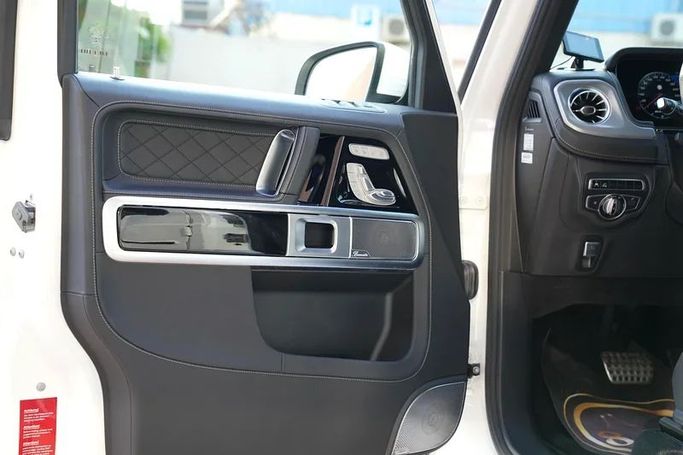 Used Mercedes-Benz G-Class AMG 63 AMG II (W463), 4.0 l, 2020 in Dubai by 8 Ba Motors, White color. Japanese Specs | AUTO.AE