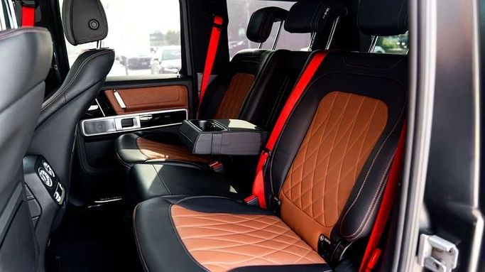 Подержанный Mercedes-Benz G-Class AMG 63 AMG II (W463), 4.0 л, 2021 в Дубае от 8 Ba Motors Черный цвет. Японская | AUTO.AE