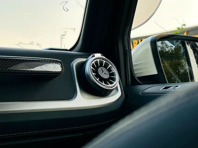 Подержанный Mercedes-Benz G-Class AMG 63 AMG II (W463), 4.0 л, 2021 в Дубае от Mirza Automobile FZE Белый цвет. Японская | AUTO.AE