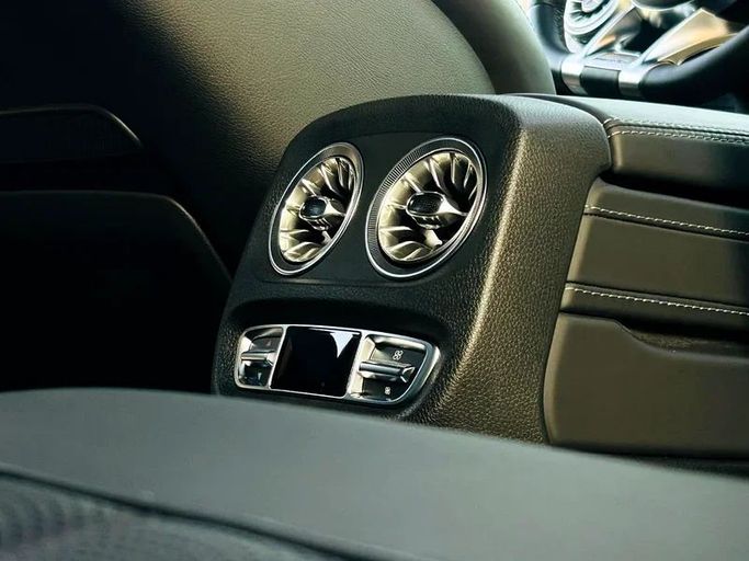 Подержанный Mercedes-Benz G-Class AMG 63 AMG II (W463), 4.0 л, 2021 в Дубае от Mirza Automobile FZE Белый цвет. Японская | AUTO.AE