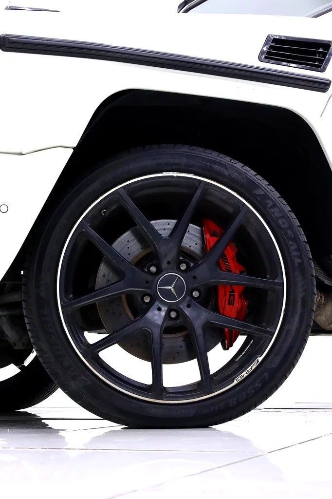 Подержанный Mercedes-Benz G-Class AMG 63 AMG I (W463) Рестайлинг 3, 5.5 л, 2017 в Дубае от Al Faris Motors Белый цвет. GCC | AUTO.AE