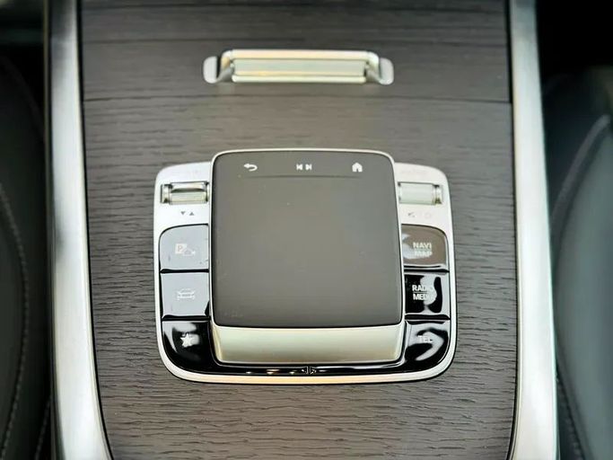 Подержанный Mercedes-Benz G-Class AMG 63 AMG II (W465) Рестайлинг, 4.0 л, 2025 в Дубае от Mirza Automobile FZE Зеленый цвет. Японская | AUTO.AE