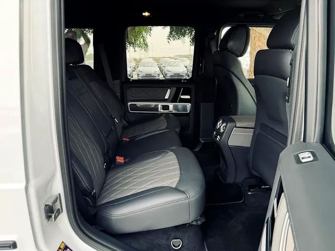 Подержанный Mercedes-Benz G-Class AMG 63 AMG II (W465) Рестайлинг, 4.0 л, 2025 в Дубае от Mirza Automobile FZE Белый цвет. Японская | AUTO.AE