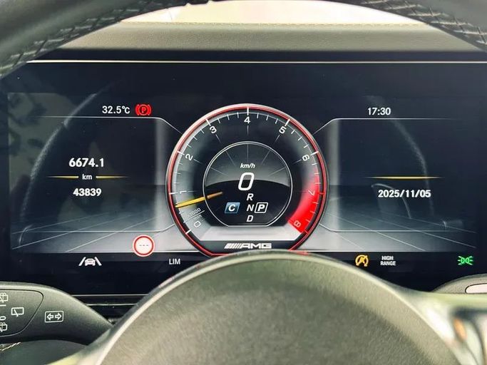 Подержанный Mercedes-Benz G-Class AMG 63 AMG II (W463), 4.0 л, 2022 в Дубае от Mirza Automobile FZE Черный цвет. Японская | AUTO.AE