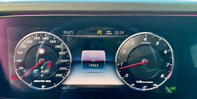 Подержанный Mercedes-Benz G-Class AMG 63 AMG II (W463), 4.0 л, 2019 в Дубае от Best Car Зеленый цвет. Японская | AUTO.AE