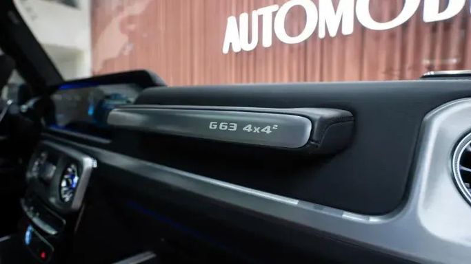 Подержанный Mercedes-Benz G-Class AMG 63 4x4 Squared II (W463), 4.0 л, 2023 в Дубае от Automobili Motors Белый цвет. GCC | AUTO.AE