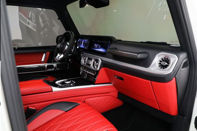 Подержанный Mercedes-Benz G-Class AMG 63 AMG II (W463), 4.0 л, 2021 в Дубае от AUTO DEALS Белый цвет. GCC | AUTO.AE