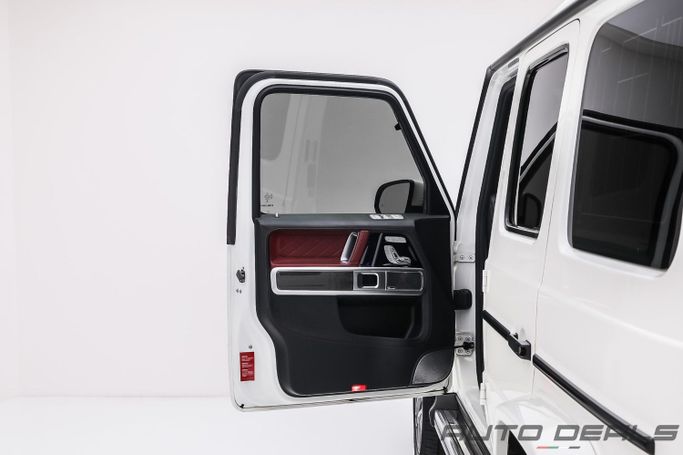 Подержанный Mercedes-Benz G-Class AMG 63 AMG II (W463), 4.0 л, 2021 в Дубае от AUTO DEALS Белый цвет. GCC | AUTO.AE