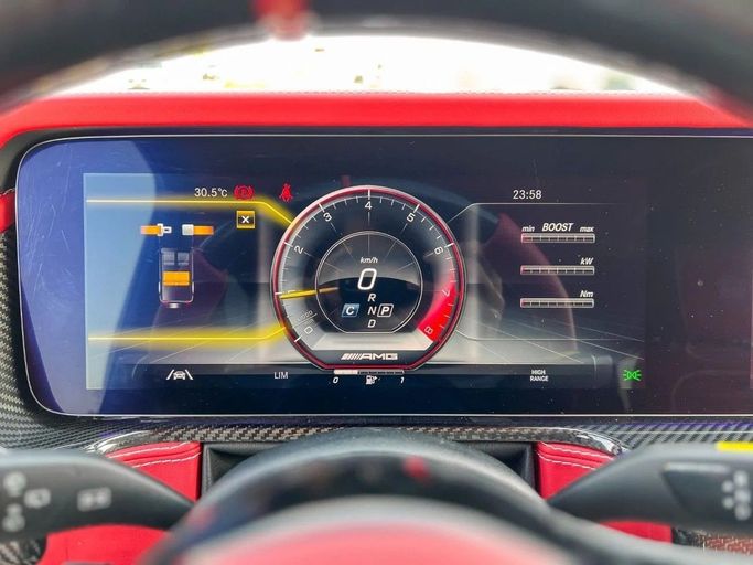 Подержанный Mercedes-Benz G-Class AMG 63 AMG II (W463), 4.0 л, 2022 в Дубае от Al Rawnaq Motors  Белый цвет. Японская | AUTO.AE