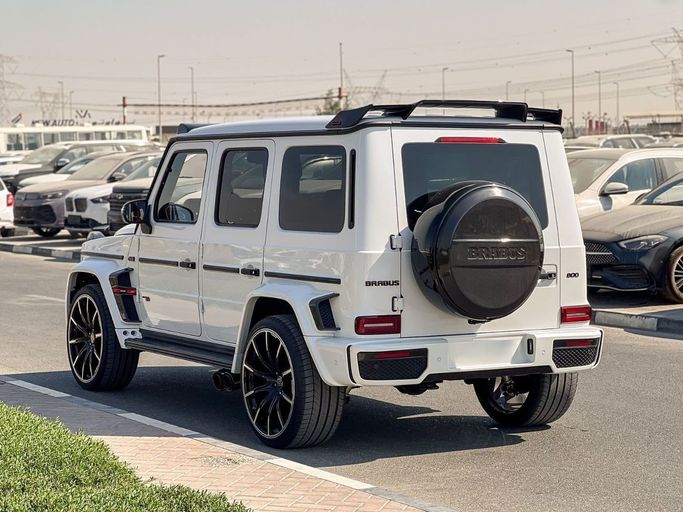 Подержанный Mercedes-Benz G-Class AMG 63 AMG II (W463), 4.0 л, 2022 в Дубае от Al Rawnaq Motors  Белый цвет. Японская | AUTO.AE
