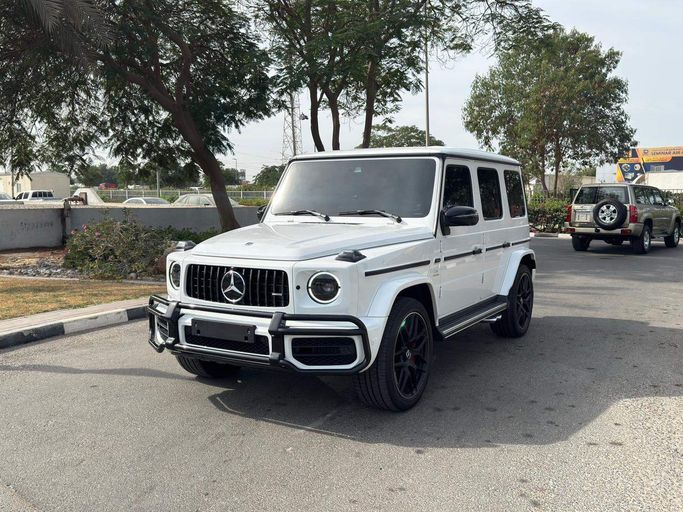 Подержанный Mercedes-Benz G-Class AMG 63 AMG II (W463), 4.0 л, 2022 в Дубае от Al Ketbi Motors Белый цвет. GCC | AUTO.AE