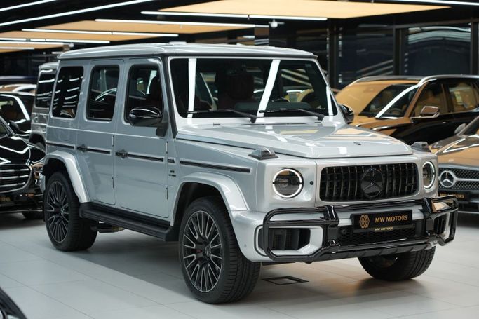 جديدة Mercedes-Benz G-Class AMG 63 AMG عملية شد الوجه II (W465), 4.0 l, 2026 في في دبي من MW Motors ، اللون فضي. مواصفات الخليج | AUTO.AE