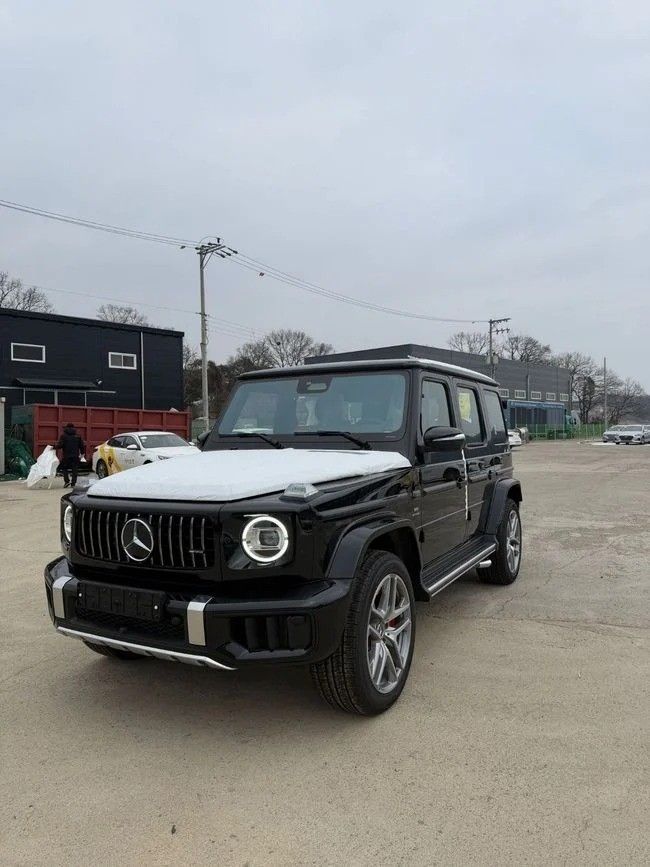 جديدة Mercedes-Benz G-Class AMG 63 AMG عملية شد الوجه II (W465), 4.0 l, 2026 في في دبي من Alif Bazar Motors، اللون أسود. المواصفات الكورية | AUTO.AE